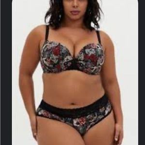 Torrid BLACK TATTOO PRINT 360° BACK
SMOOTHING™ PUSH-UP T-SHIRT BRA 42DD